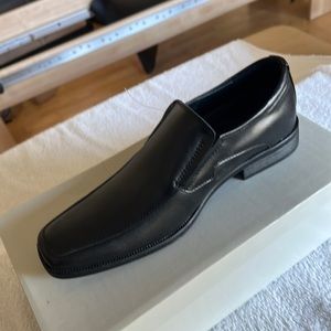 New in box, Perry Ellis Portfolio, KENT style, size 10, genuine leather upper